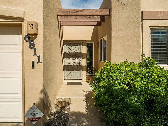 3rd image of 6811 Calle Laguna NE