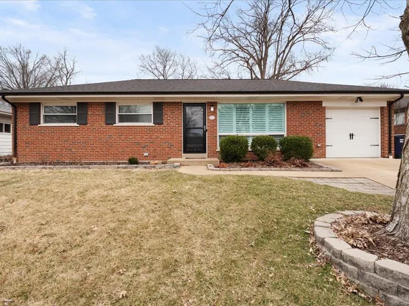 8728 Villa Crest Dr, Saint Louis, MO 63126