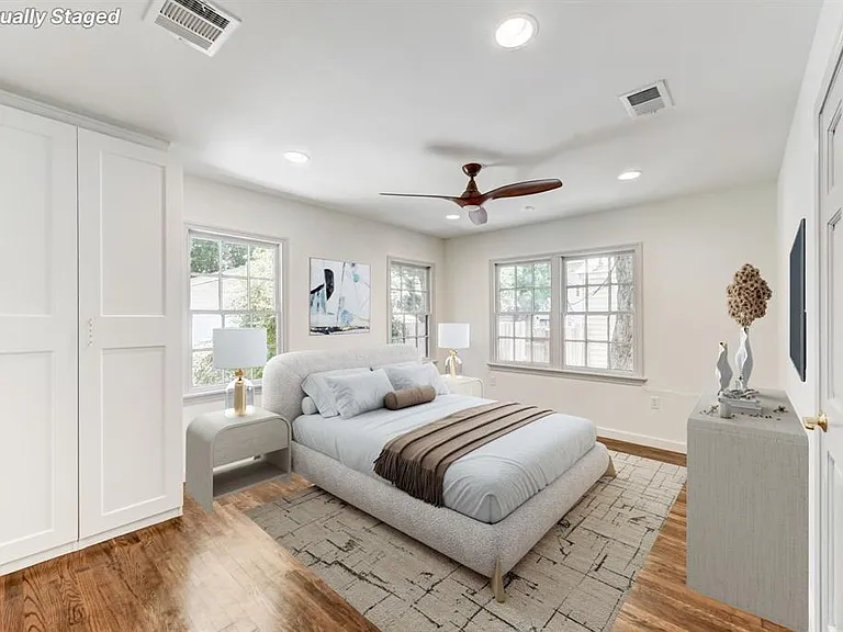 1002 E 38th St — Photo 5