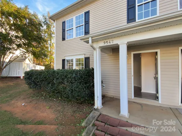 9542 Littleleaf Dr, Charlotte, NC 28215