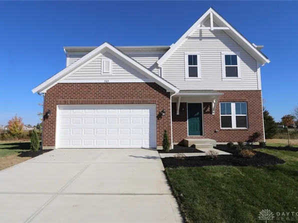 703 Hunters Run Dr, Brookville, OH 45309