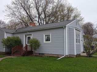 1316 Walnut St, Hull, IA 51239