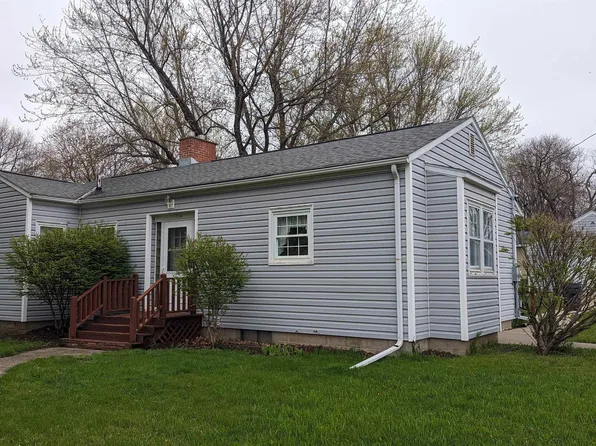 1316 Walnut St, Hull, IA 51239
