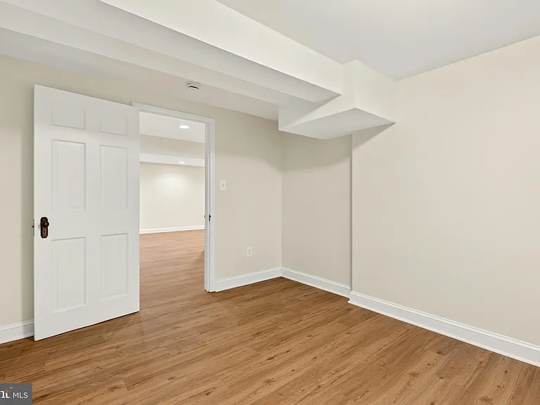 2375 N Vernon St — Photo 65