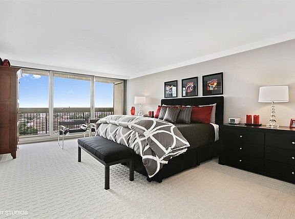 5th image of 3470 N Lake Shore Dr APT 17A