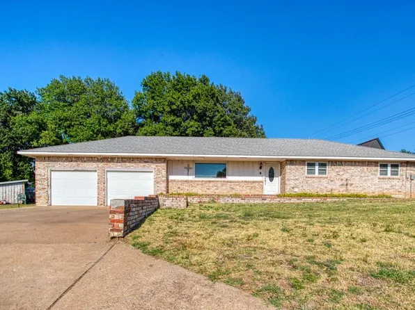 320 W 11th St, Watonga, OK 73772