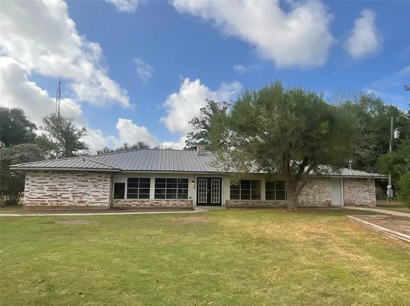 1672 Fm 318, Hallettsville, TX 77964