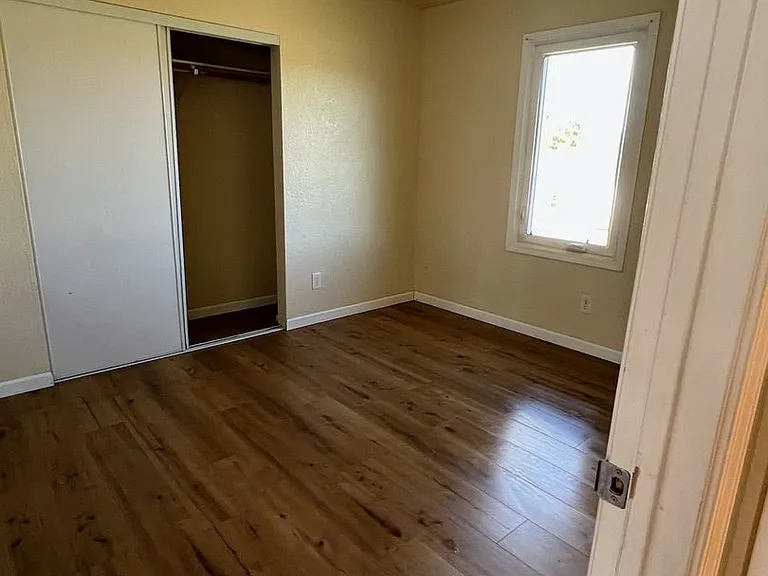 1820 Carolina St — Photo 5