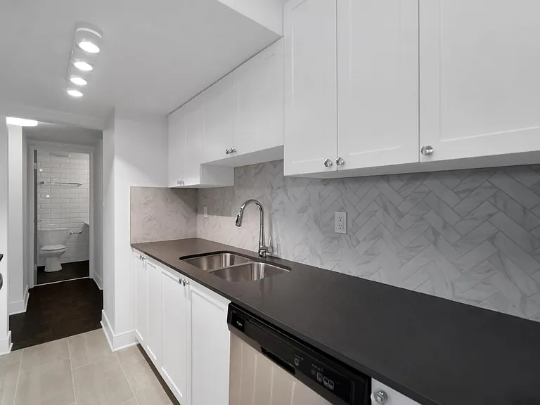1100 Harwood St — Photo 5
