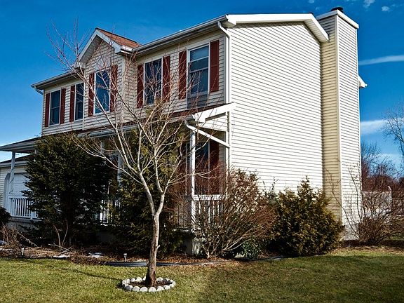 3rd image of 124 Valley Ln