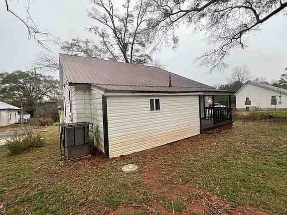3rd image of 184 Poplar St