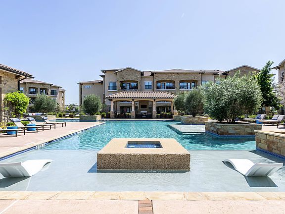Elegant Pool with Central Water Feature