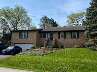 922 Pershing Dr, Wauconda, IL