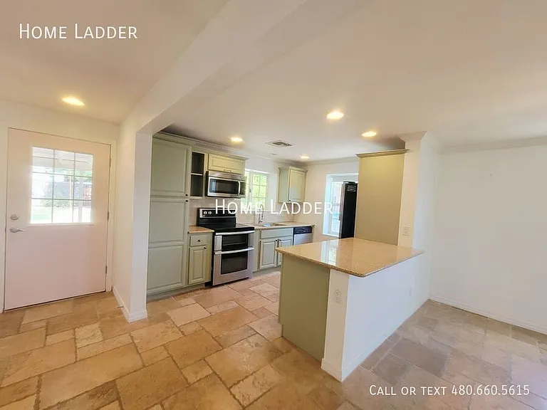 4201 N 19th St — Photo 6
