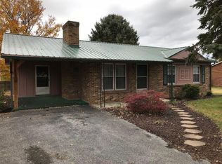 8 Briarwood Cir, Staunton, VA 24401