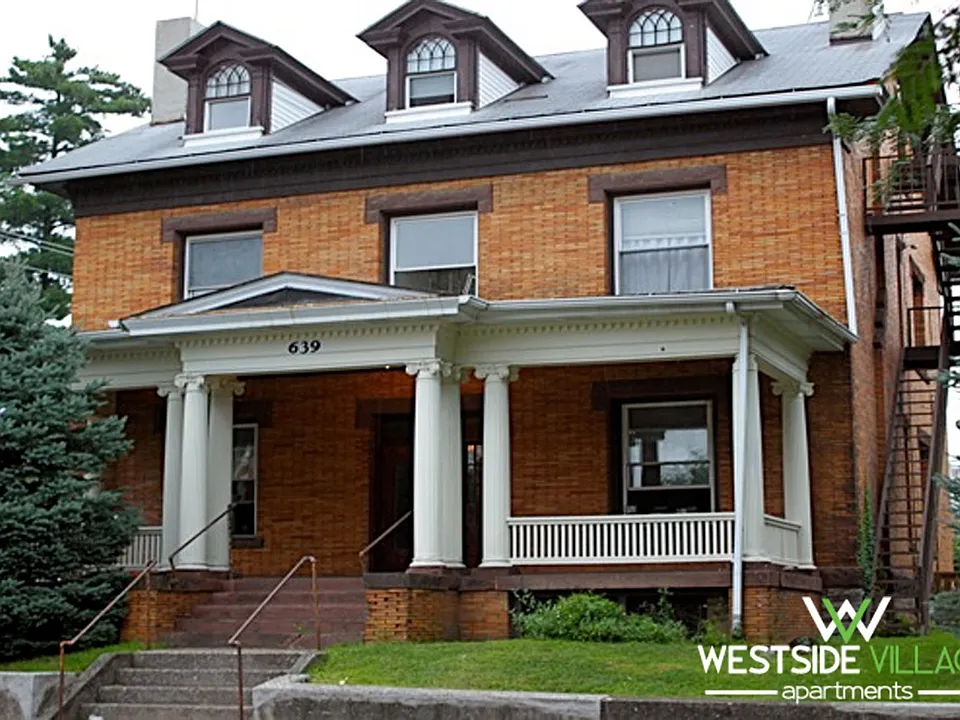 639 W College Ave