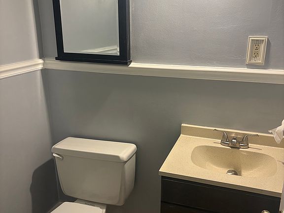 5th image of 120 Charles Pl
