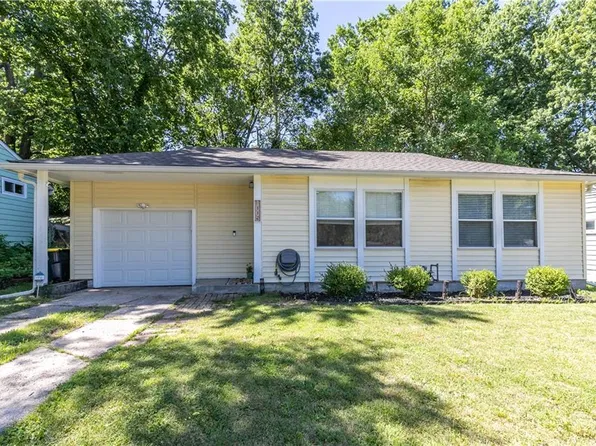 1005 NE 45th St, Kansas City, MO 64116