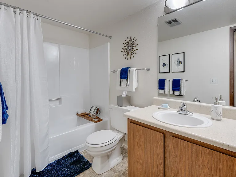 Willow Creek Apartments — Photo 9