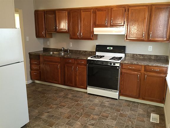 3rd image of 707 S Bosart Ave