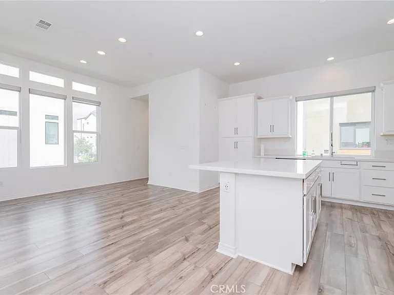 142 Sawbuck — Photo 7