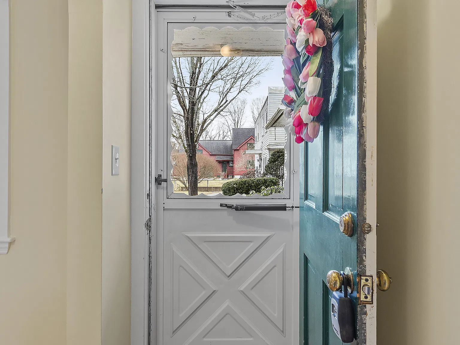 2 bed, 800 sqft, $2,400 — Photo 3