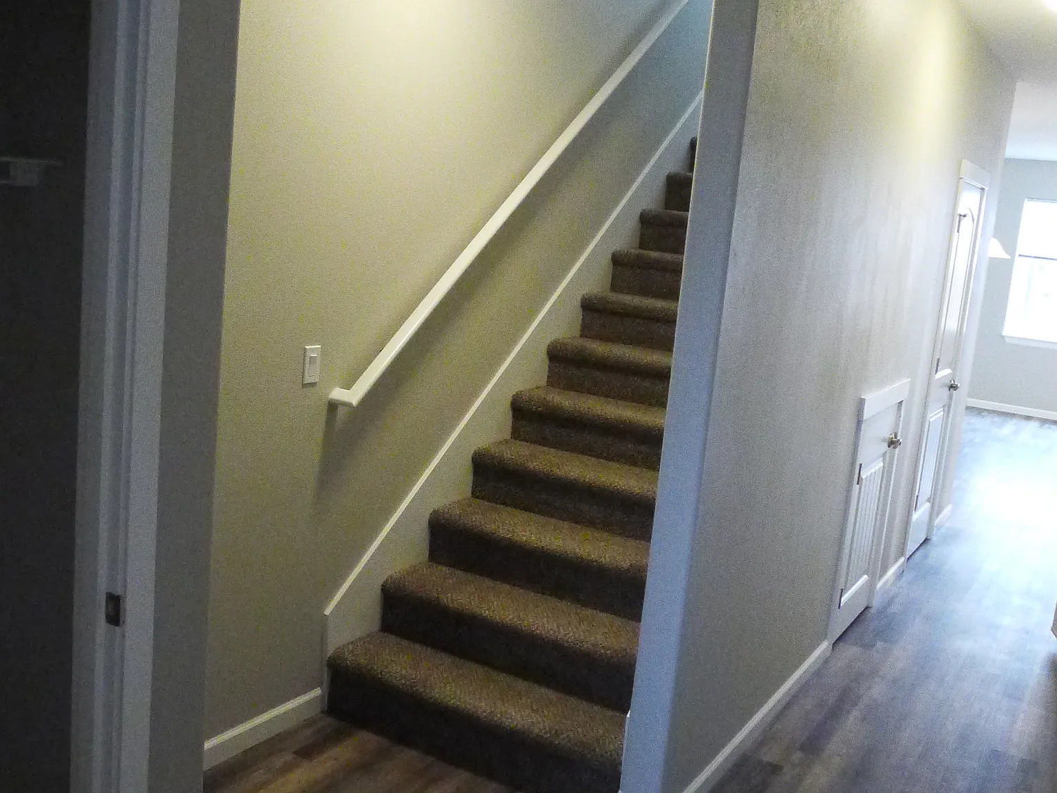 3 bed, 2.5 bath, 1300 sqft, $2,200 — Photo 3