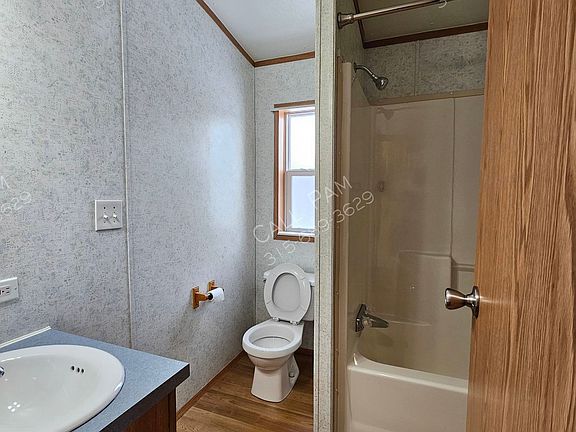 5th image of 32 Woodside Ln