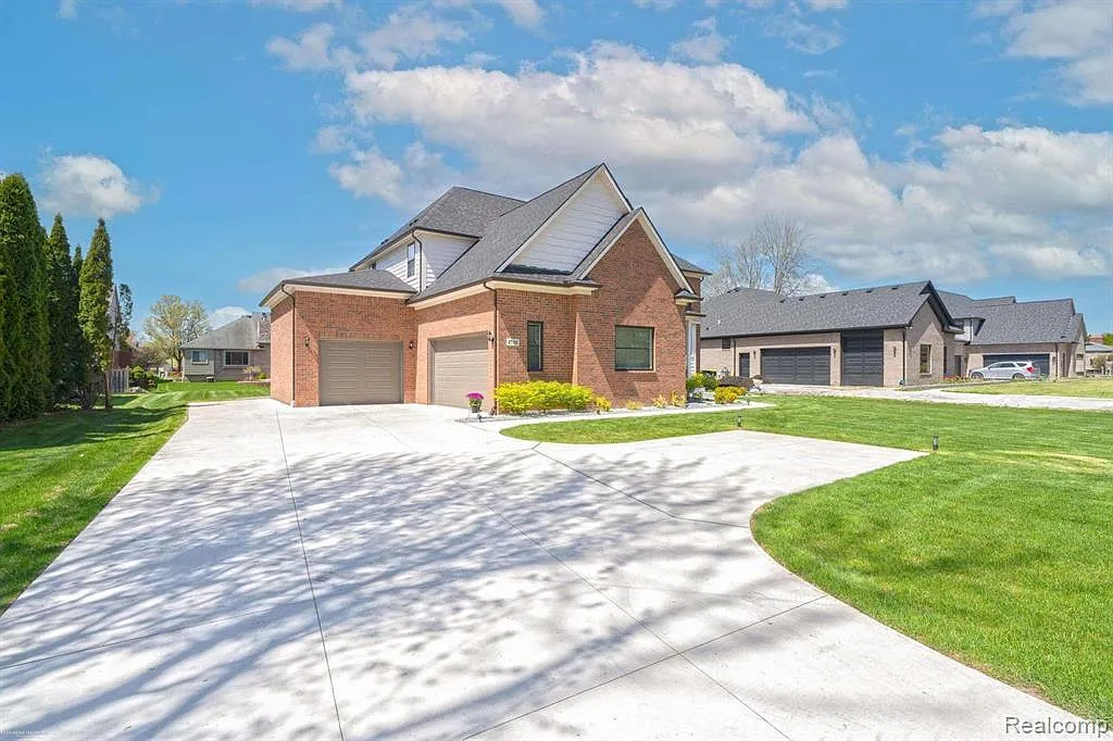4 bed, 4.5 bath, 3021 sqft, $4,200 — Photo 3