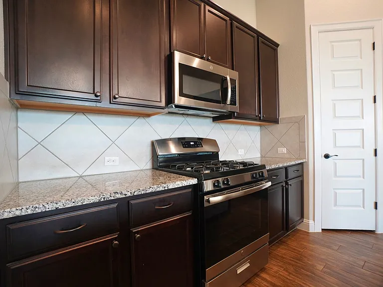 6650 Verona Pl — Photo 11