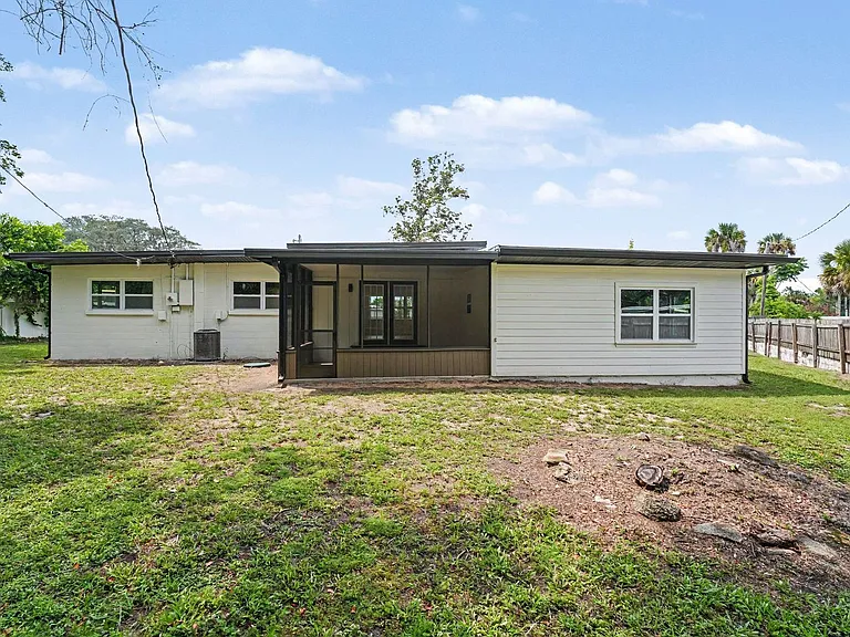 1111 Brewer Ct — Photo 15