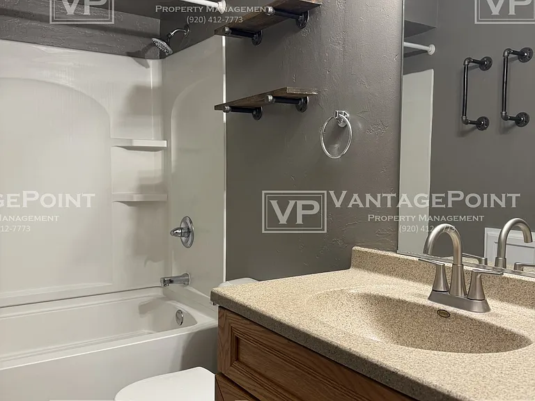 826 N Hawthorne Dr — Photo 6