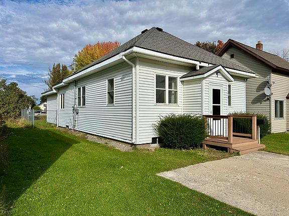 3rd image of 213 E Truman St