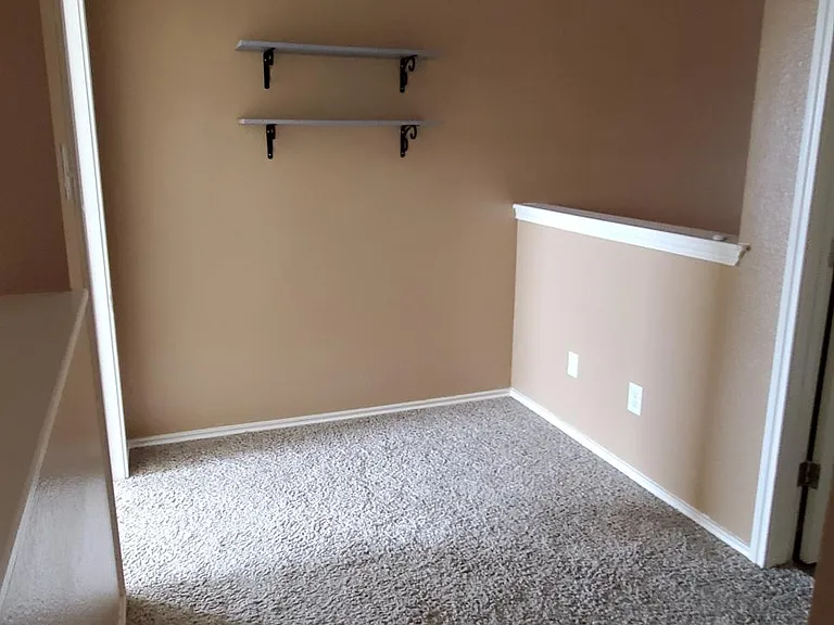 105 Wegstrom St — Photo 15