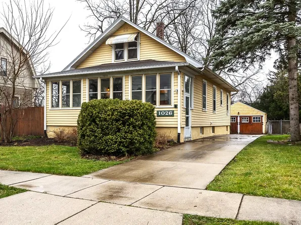1026 Hill Ave, Elgin, IL 60120
