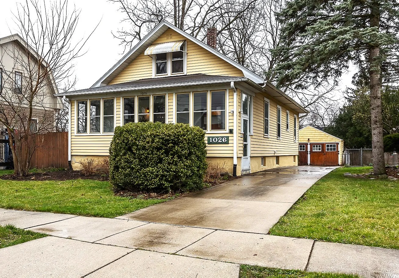 1026 Hill Ave photo 1