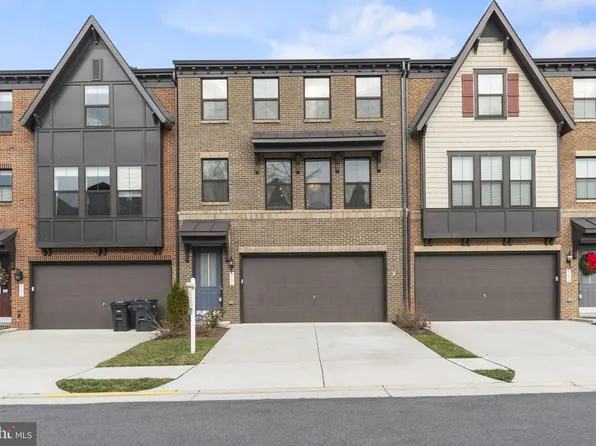 8107 Zoe Pl, Alexandria, VA 22306