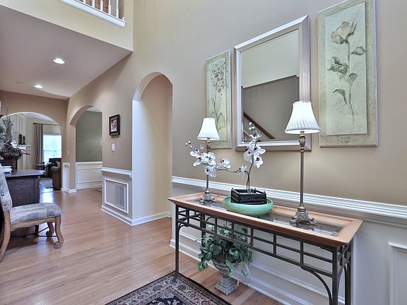 4th image of 2585 Niblick Way