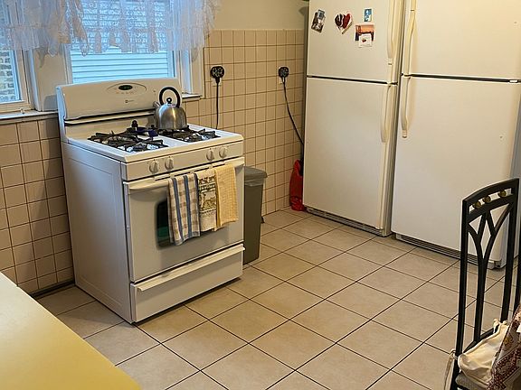 4th image of 4125 W Barry Ave #2