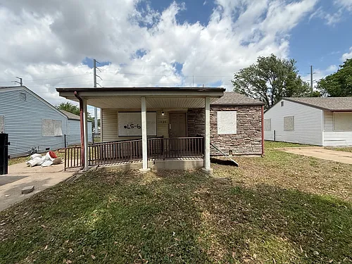 1620 E Arnold St Photo 1