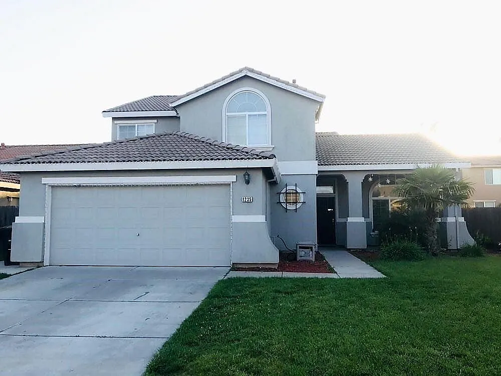 1235 Fernwood Way photo 1
