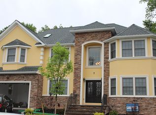 7 Shady Ln, Edison, NJ 08820