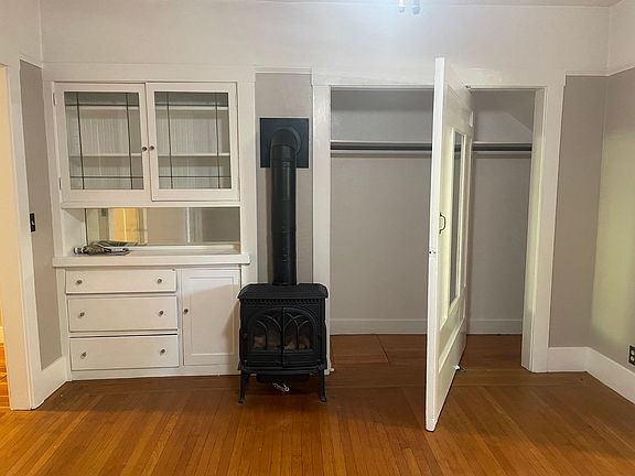 5th image of 927 35th St APT 1