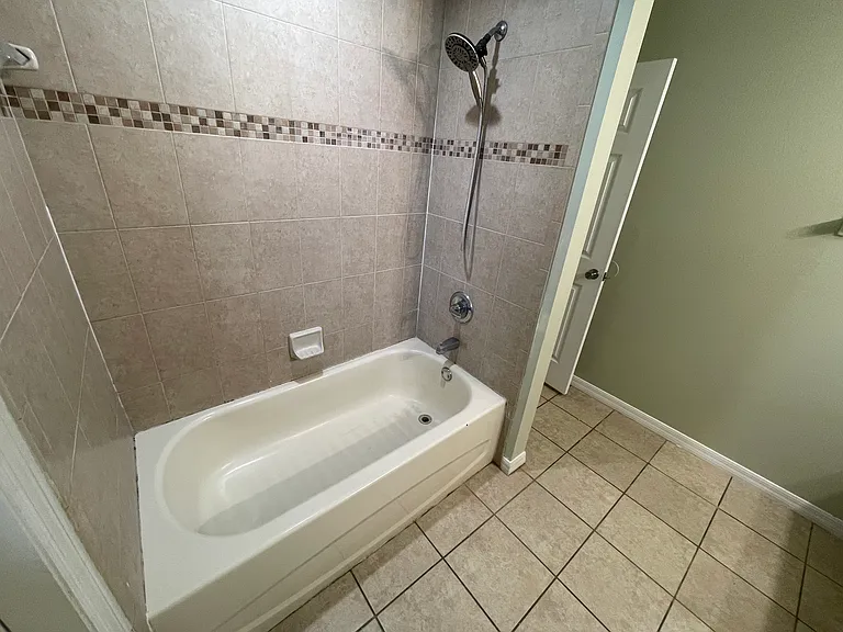 1637 NW 6th Pl — Photo 37