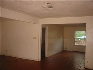 4th image of 202 White Oak Dr