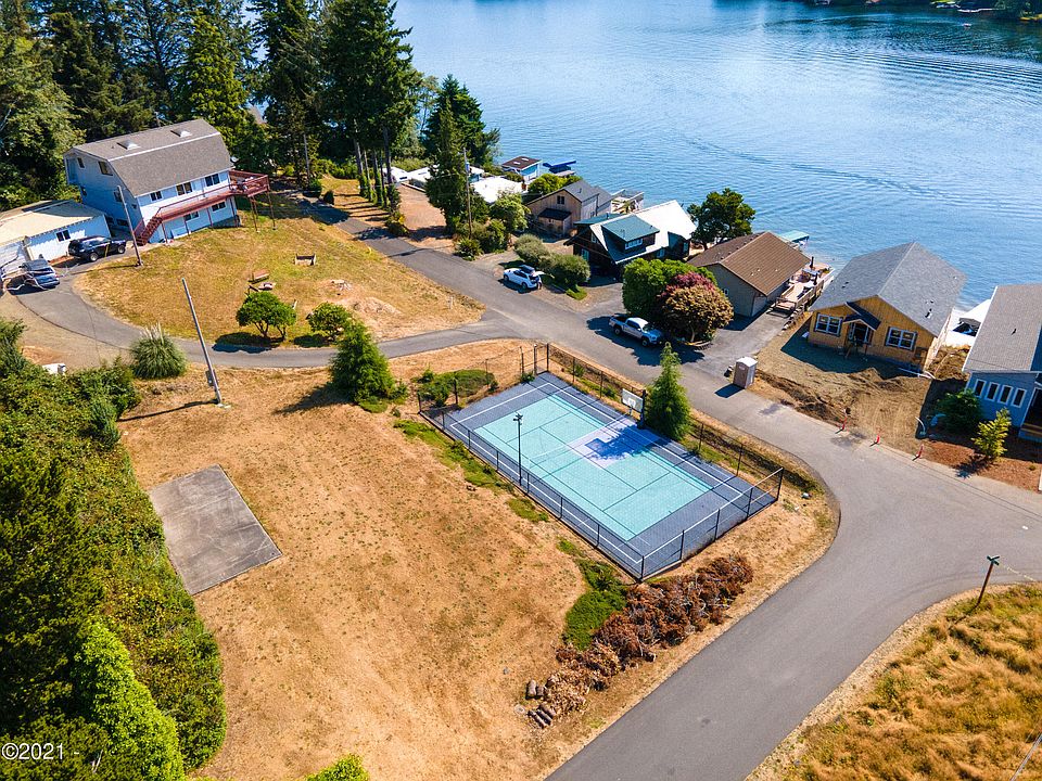 1st image of 1511-1521 NE Lake Dr
