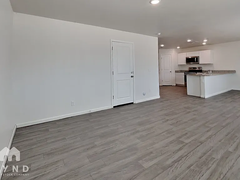144 W Douglas Ave — Photo 6