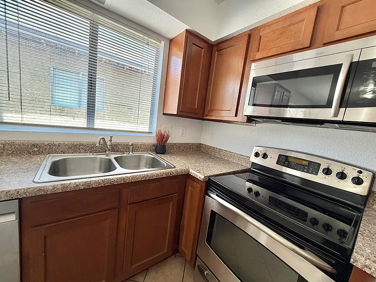 765 N Arrowhead Dr #2 — Photo 8