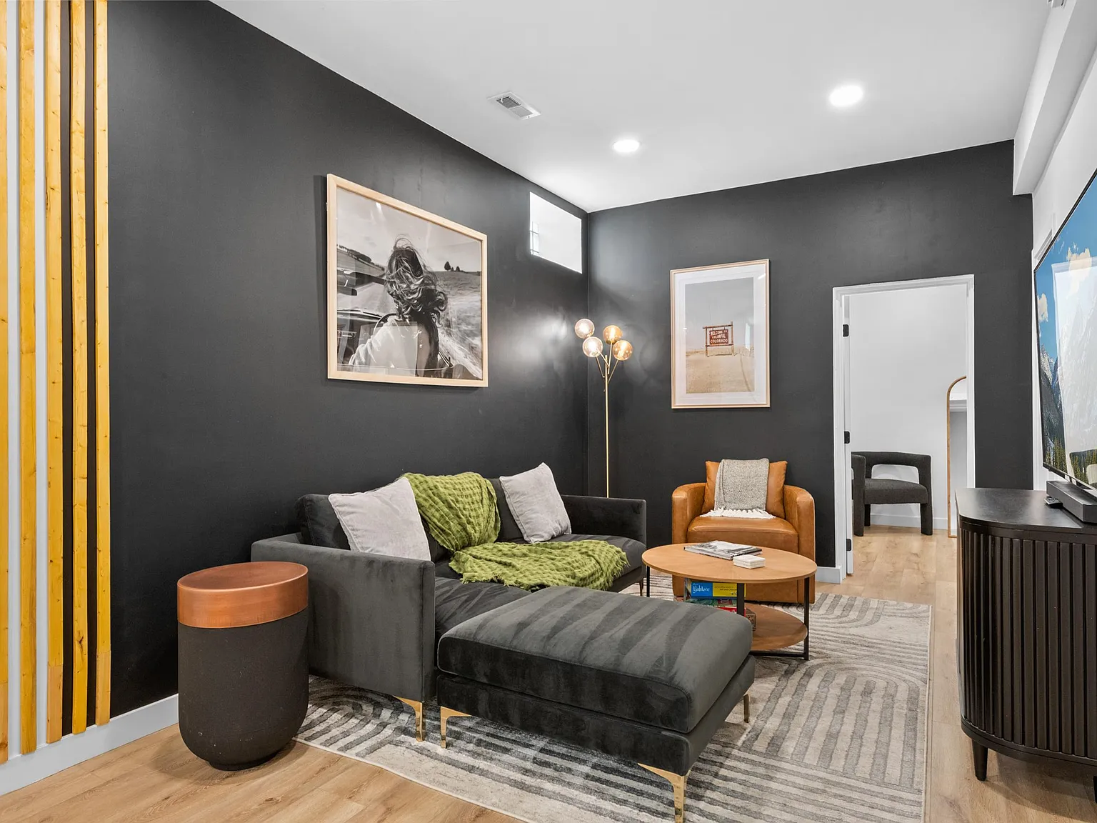 2 bed, 920 sqft, $2,730 — Photo 1