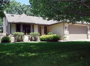 687 White Birch Dr, Shoreview, MN 55126